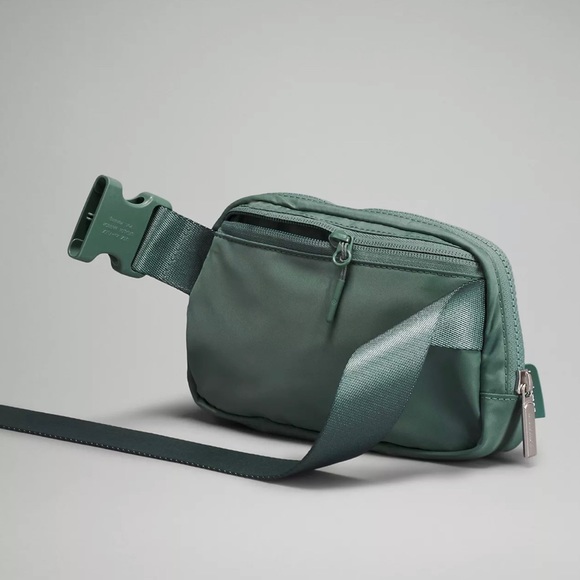 NWT (LAST ONE) Lululemon Everywhere Belt Bag in Tidewater Teal 😍 - Picture 3 of 6